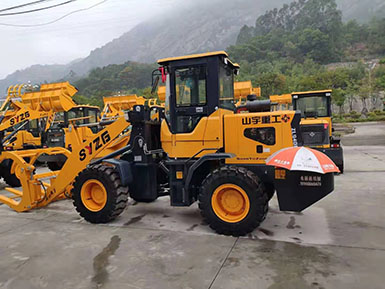 恭喜羅總喜提新車，山宇裝載機940走起，山宇重工，助您成功！